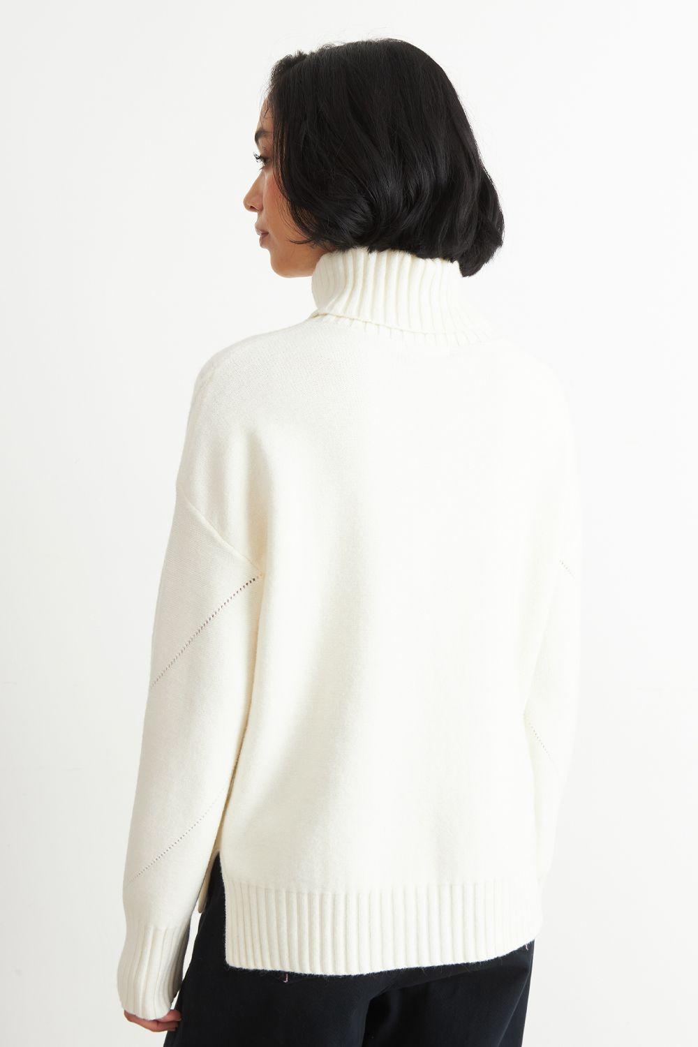 Sweater Cuello Alto Rombos Blanco Nicopoly-3