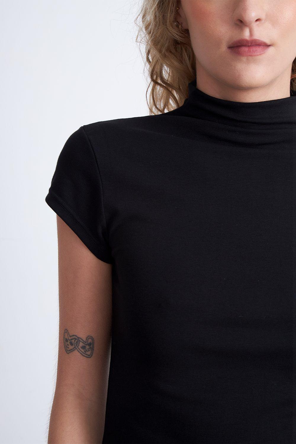 Polera Manga Corta Cuello Alto Negro Nicopoly-5