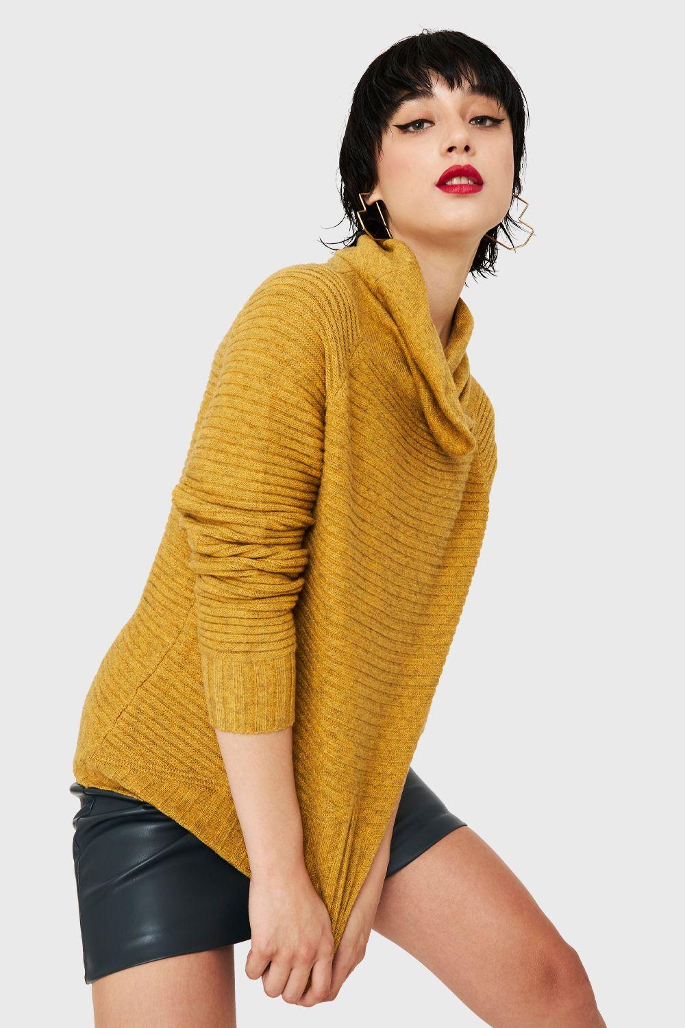 Sweater Acanalado Cuello Tortuga Mostaza Nicopoly-4