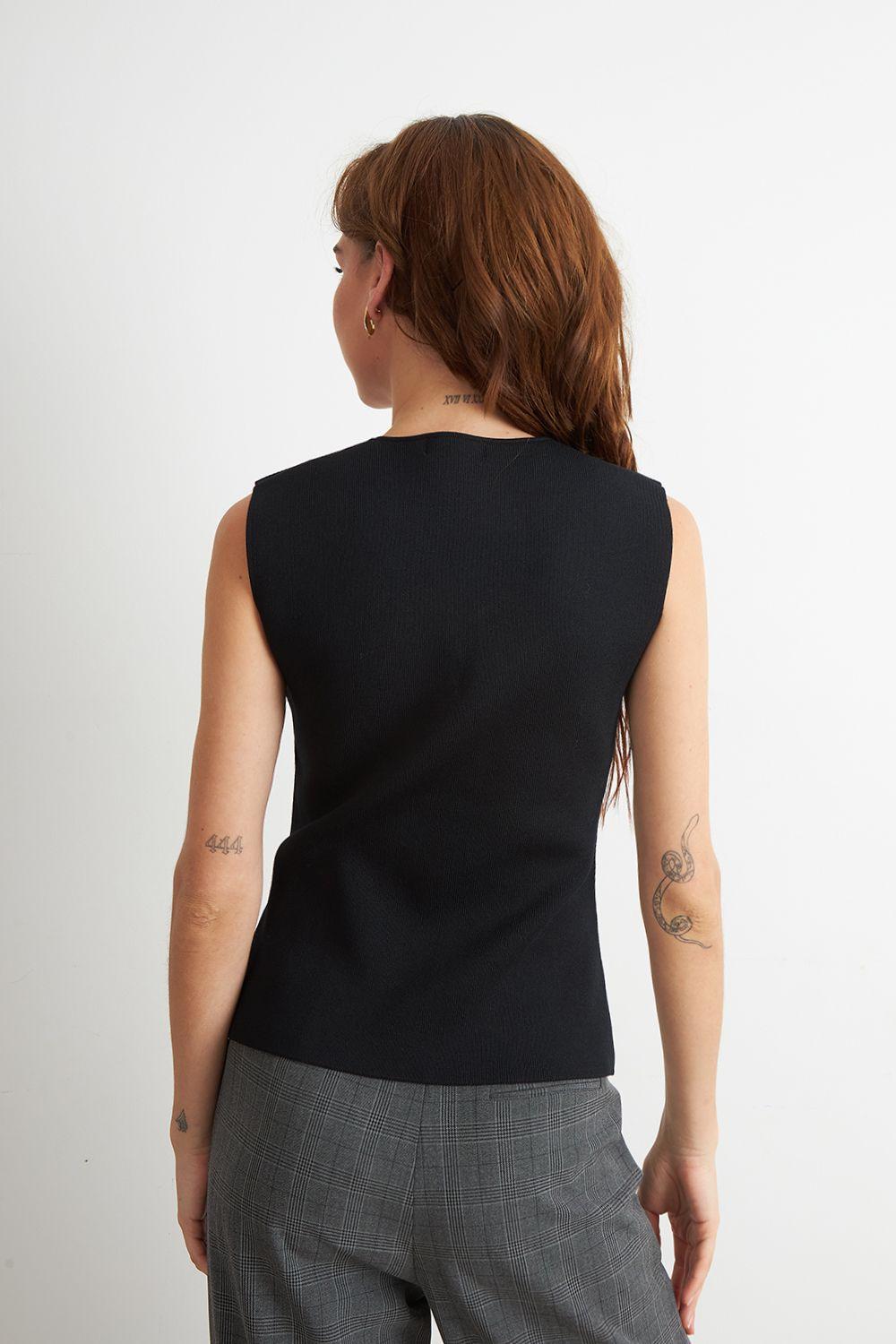 Gilet Largo con Botones Negro Nicopoly-3