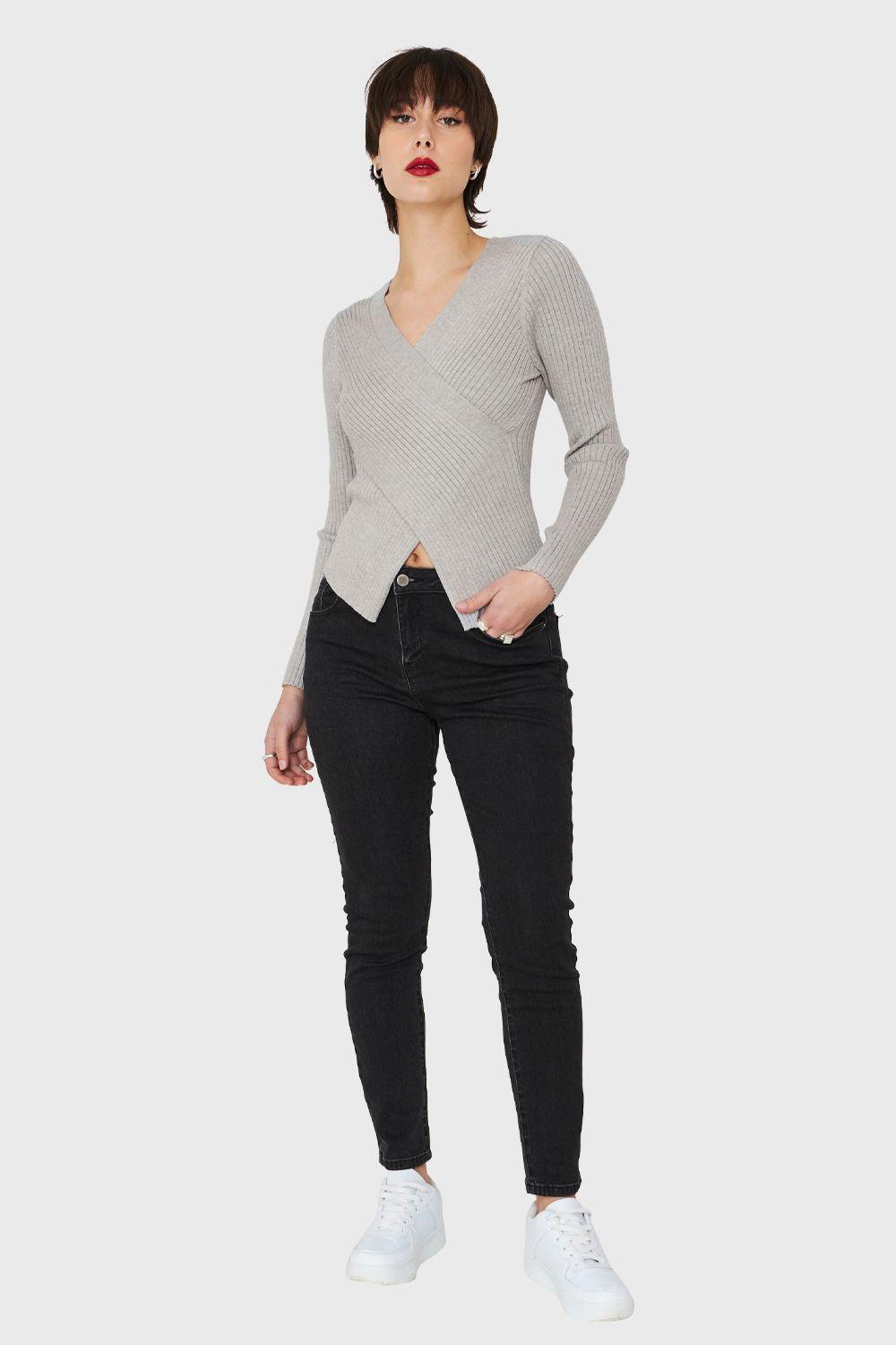 Polera Acanalada Escote Cruzado Gris Claro Nicopoly-1