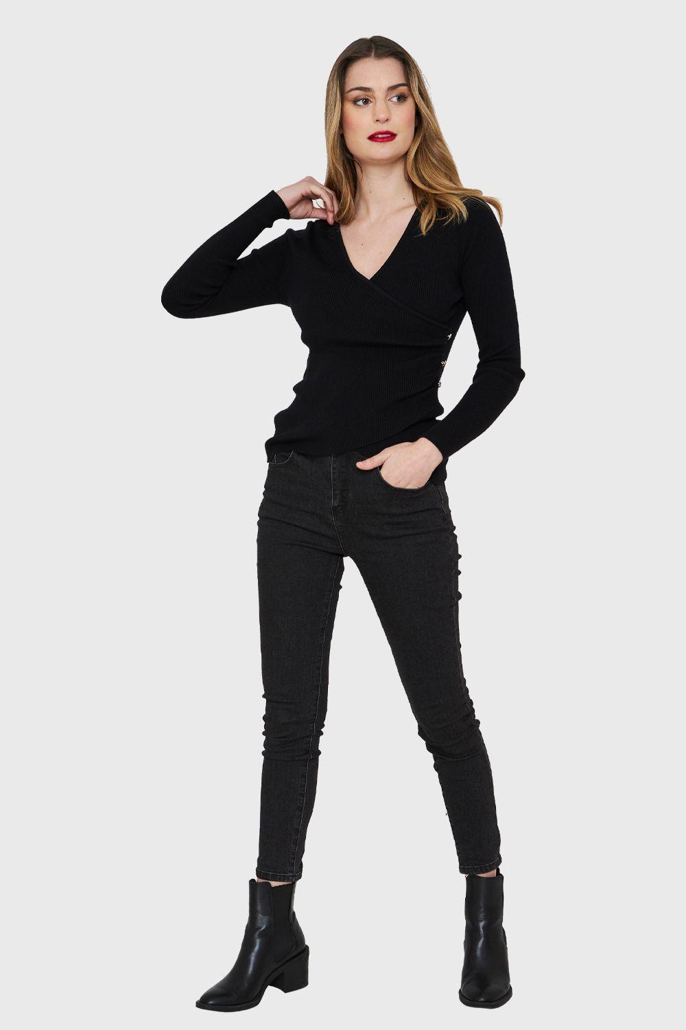 Polera Canalé Botones Decorativos Negro Nicopoly-1