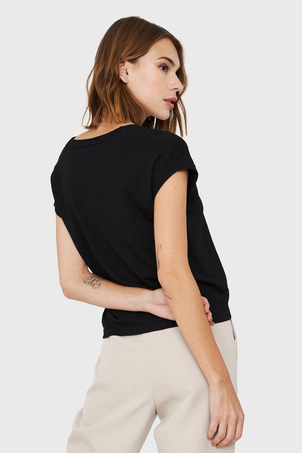 Polera Abotonada Nudo Negro Nicopoly-3