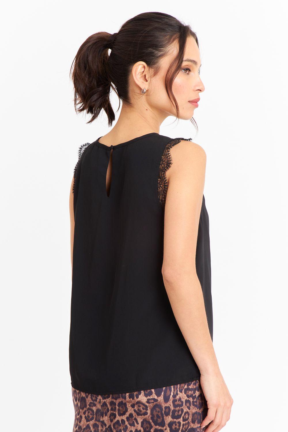 Blusa Encaje Hombros Negro Nicopoly-3