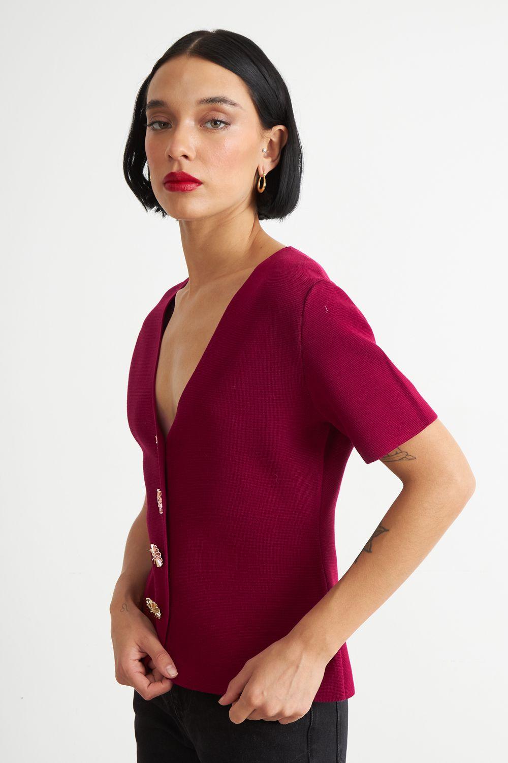 Polera Hilo Cuello V Botones Burdeo	 Nicopoly-2