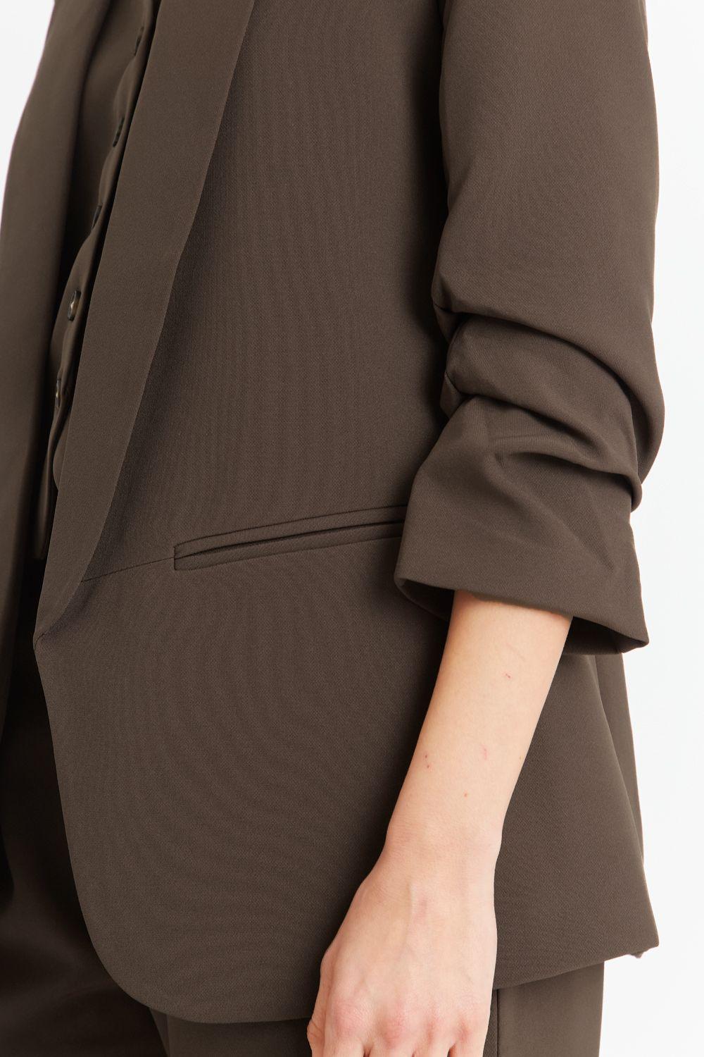 Blazer Manga 3/4 Ajustada Con Pliegues Marrón-5