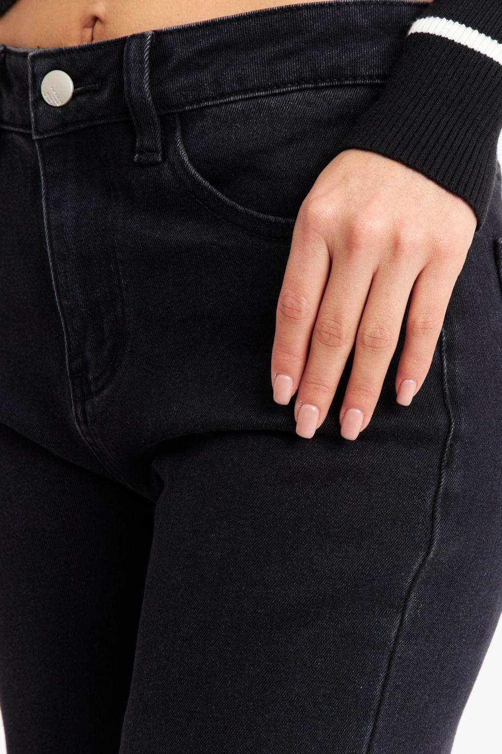 Jeans Básico Recto Negro Nicopoly-5