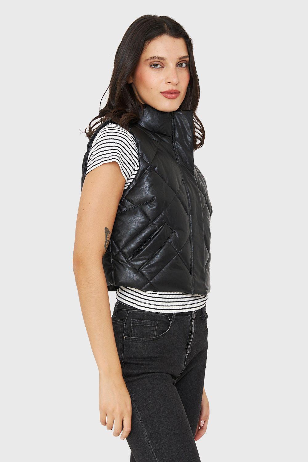 Parka Corta Sin Mangas Tipo Ecocuero Negro Nicopoly-2