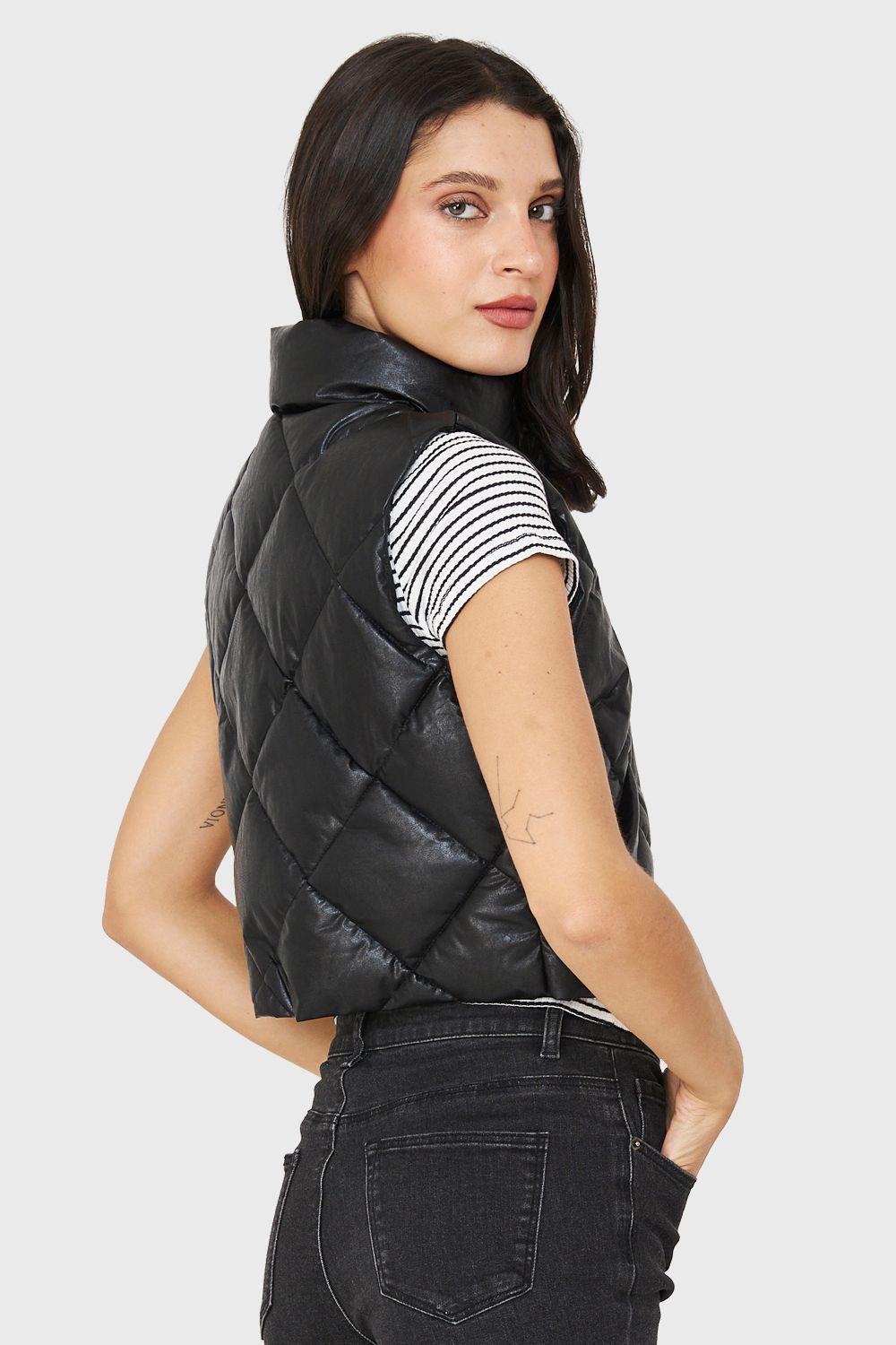 Parka Corta Sin Mangas Tipo Ecocuero Negro Nicopoly-3