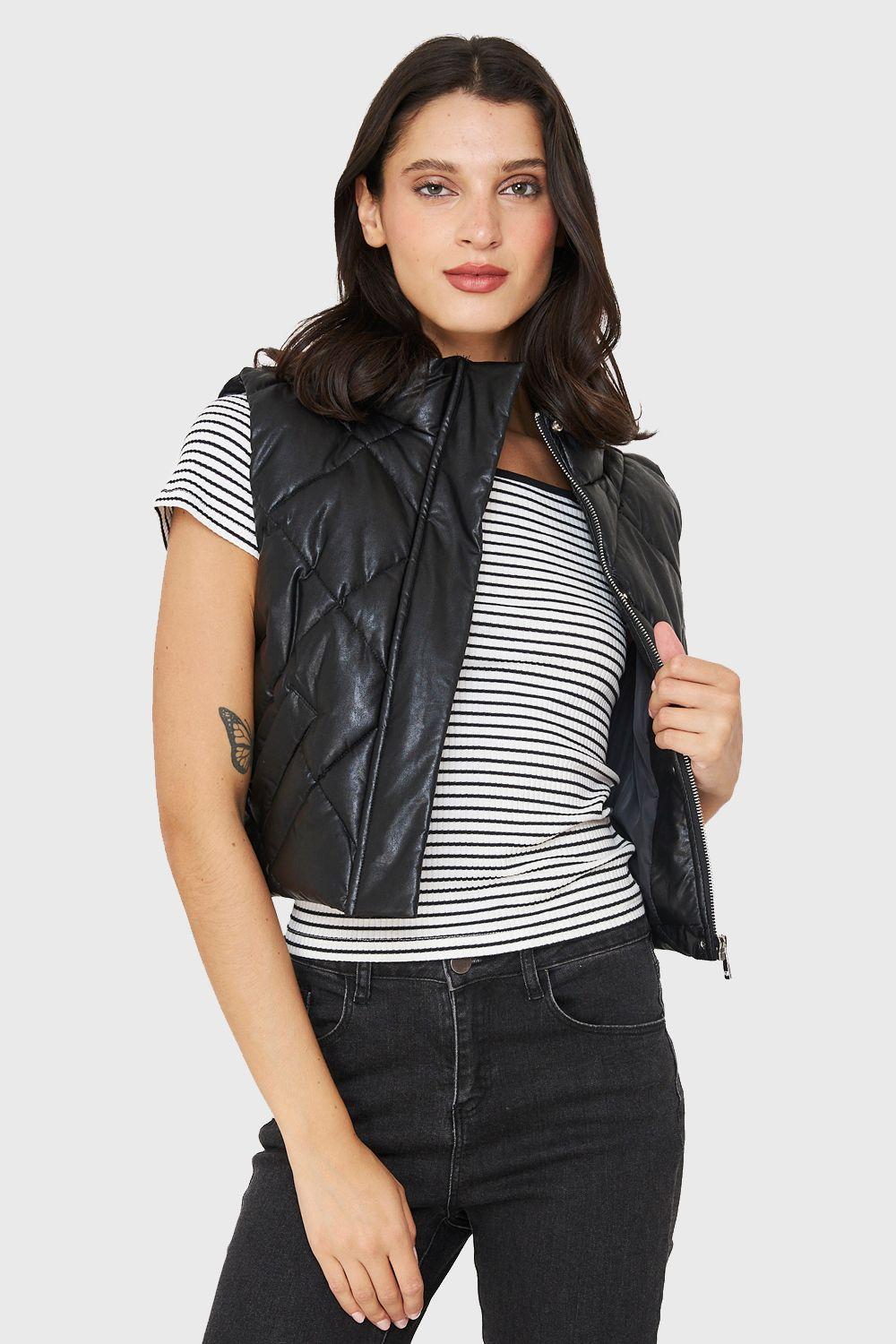 Parka Corta Sin Mangas Tipo Ecocuero Negro Nicopoly-4