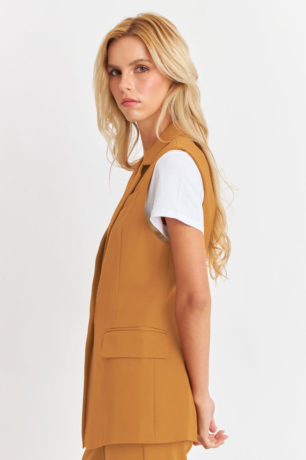 Blazer Sin Mangas Botón Lúcuma Nicopoly-2