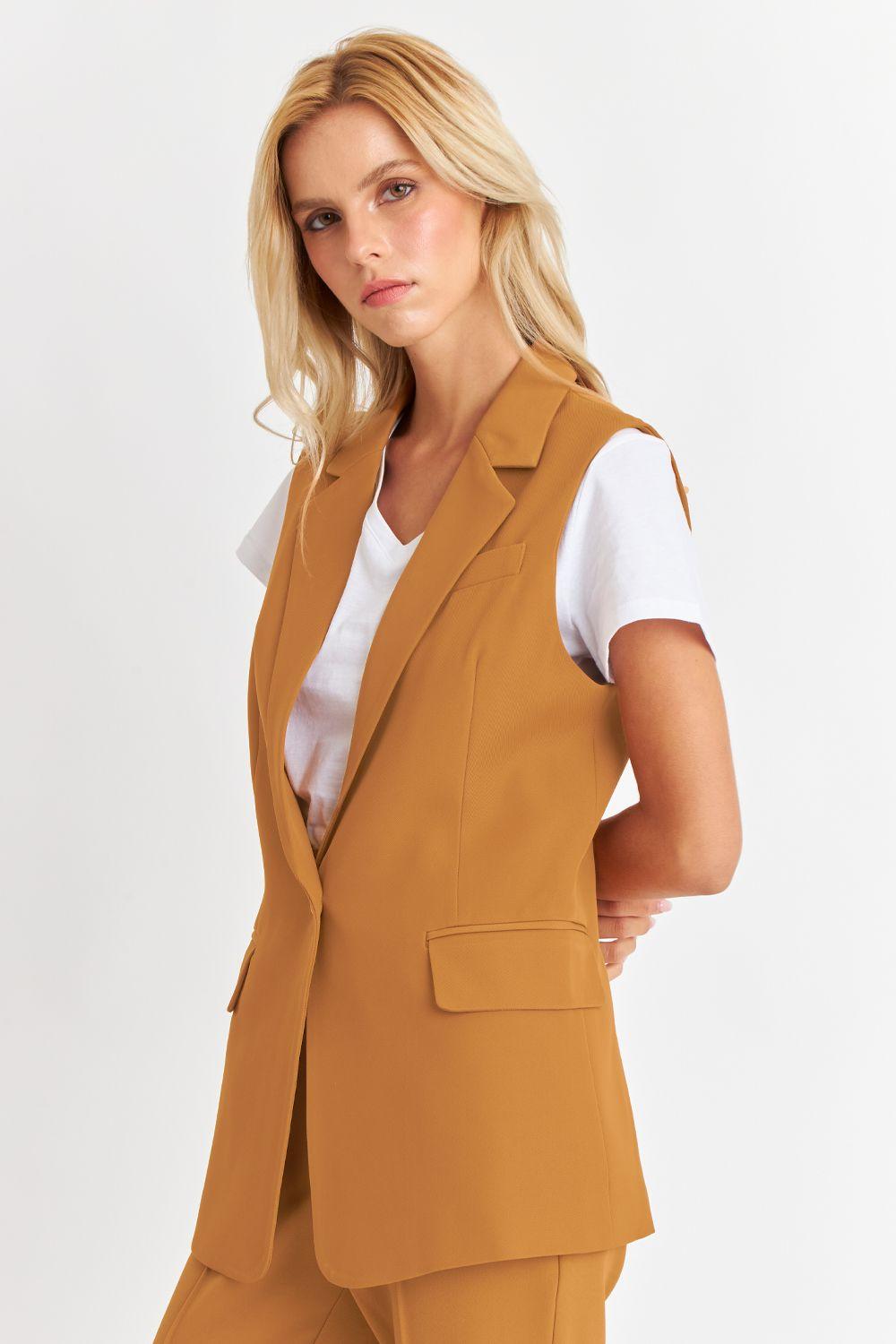 Blazer Sin Mangas Botón Lúcuma Nicopoly-3