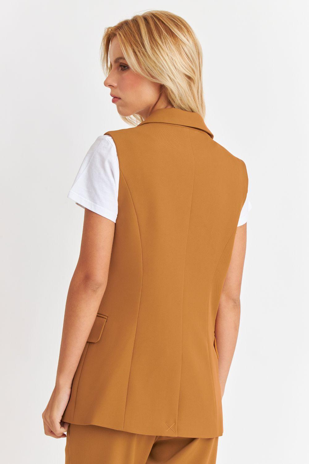 Blazer Sin Mangas Botón Lúcuma Nicopoly-4