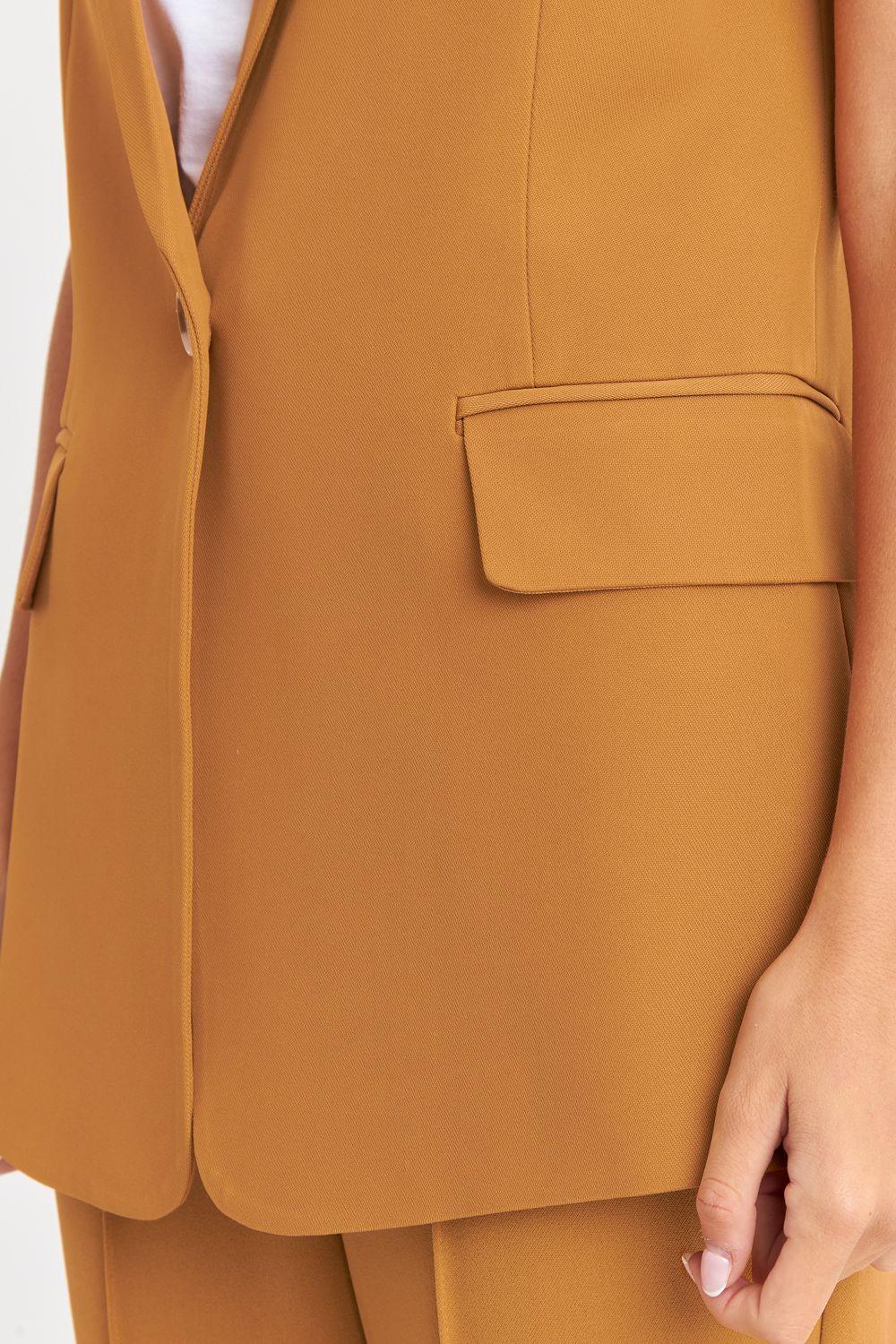 Blazer Sin Mangas Botón Lúcuma Nicopoly-5