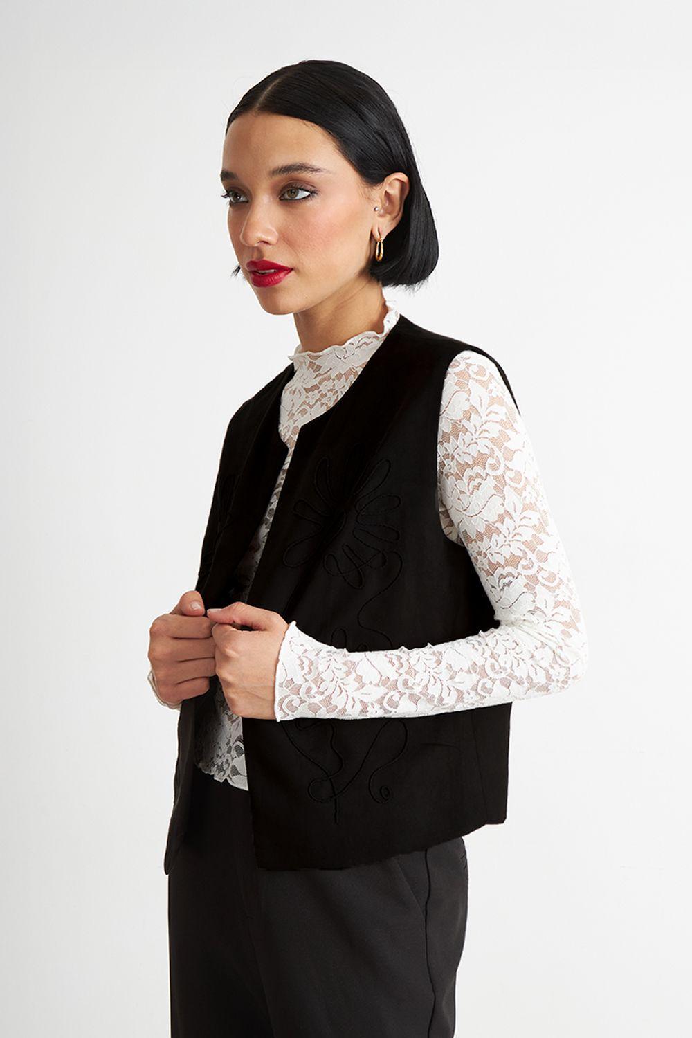 Vest Tipo Gamuza Bordado Negro Nicopoly-2