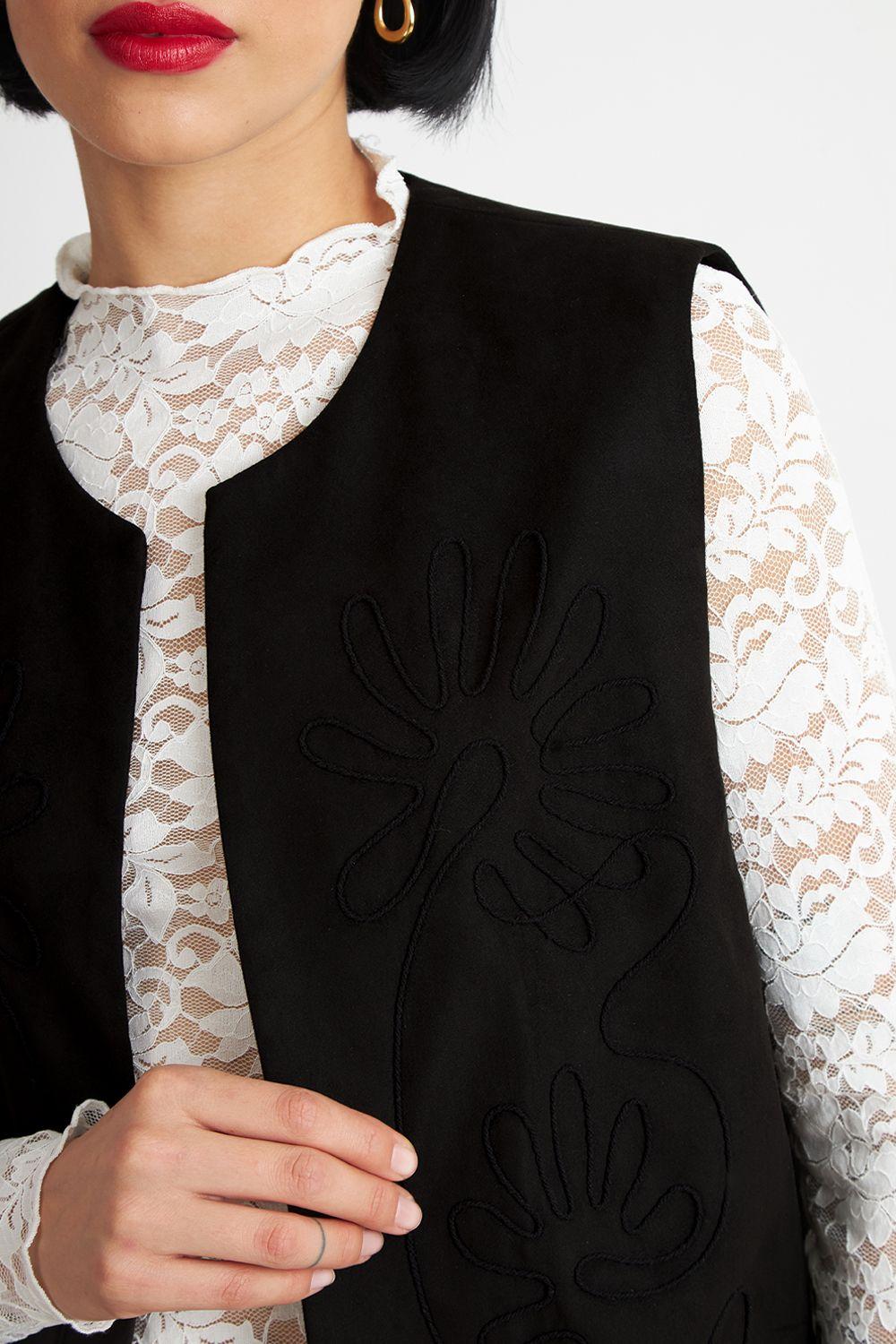 Vest Tipo Gamuza Bordado Negro Nicopoly-5