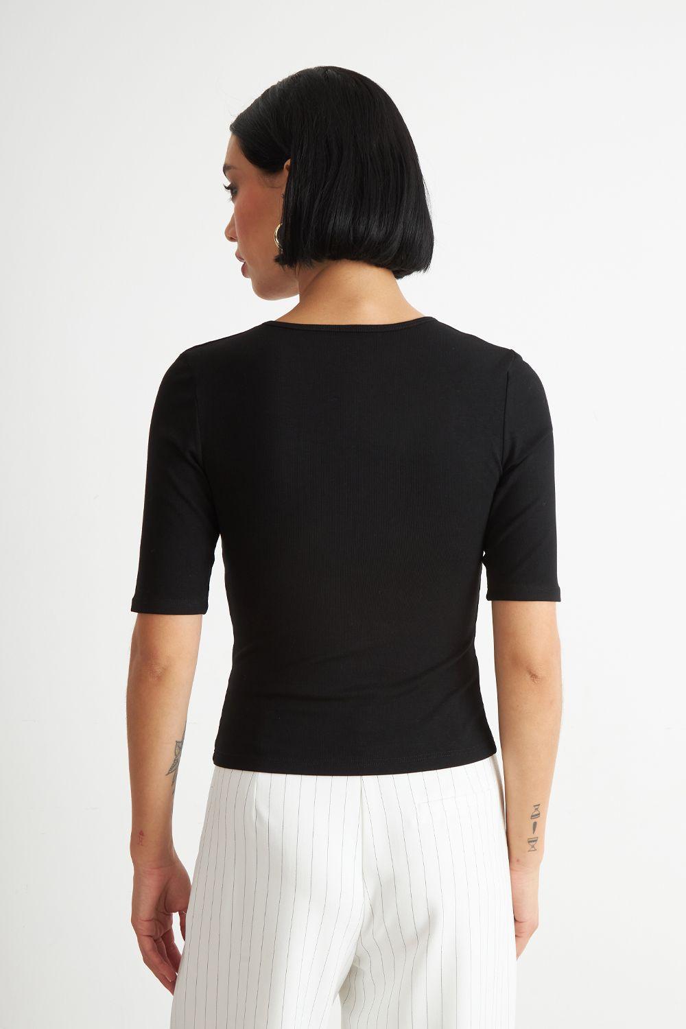 Polera Manga Corta Cuello Tipo U Negro Nicopoly-3