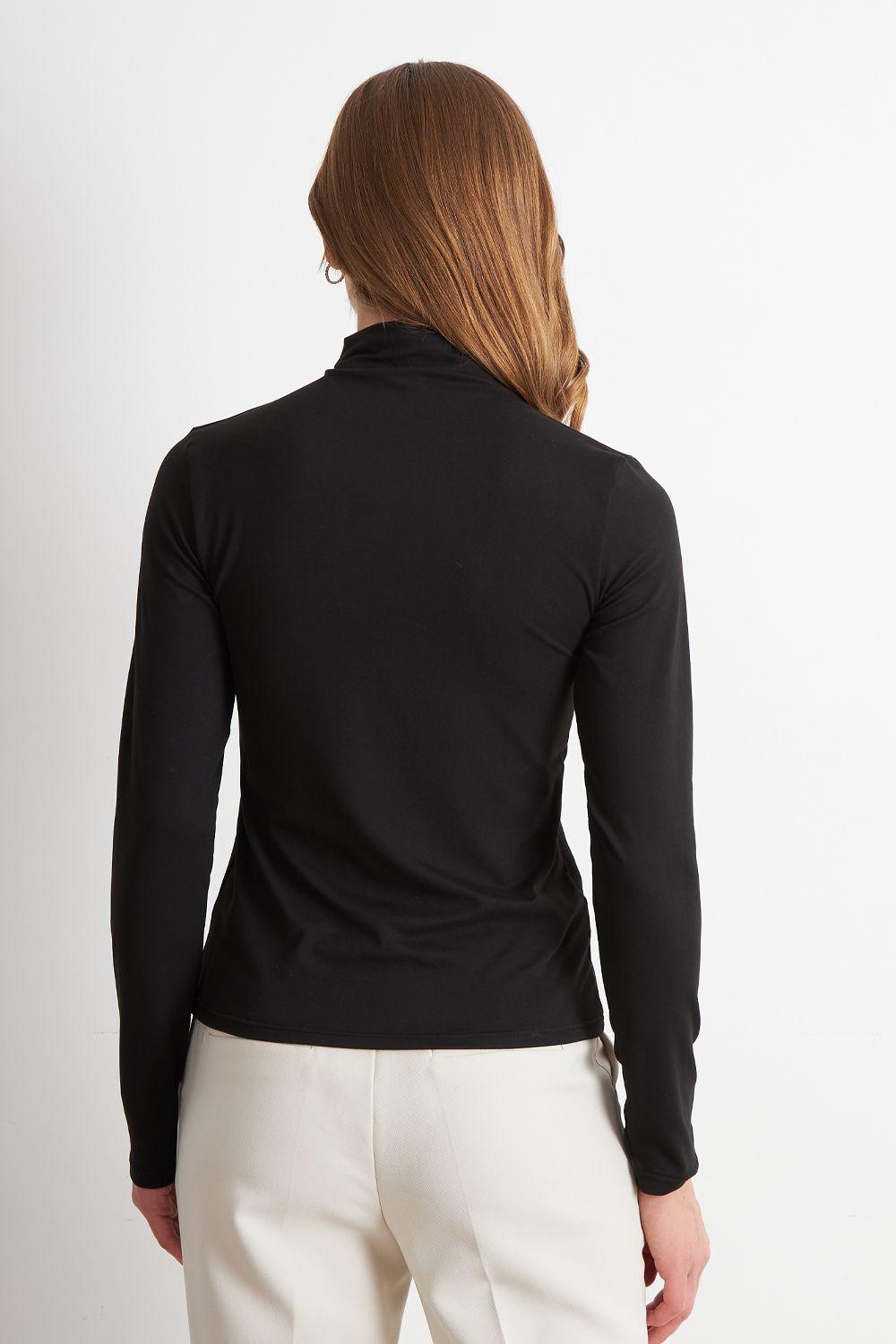 Polera Manga Larga Cuello Alto Negro Nicopoly-3