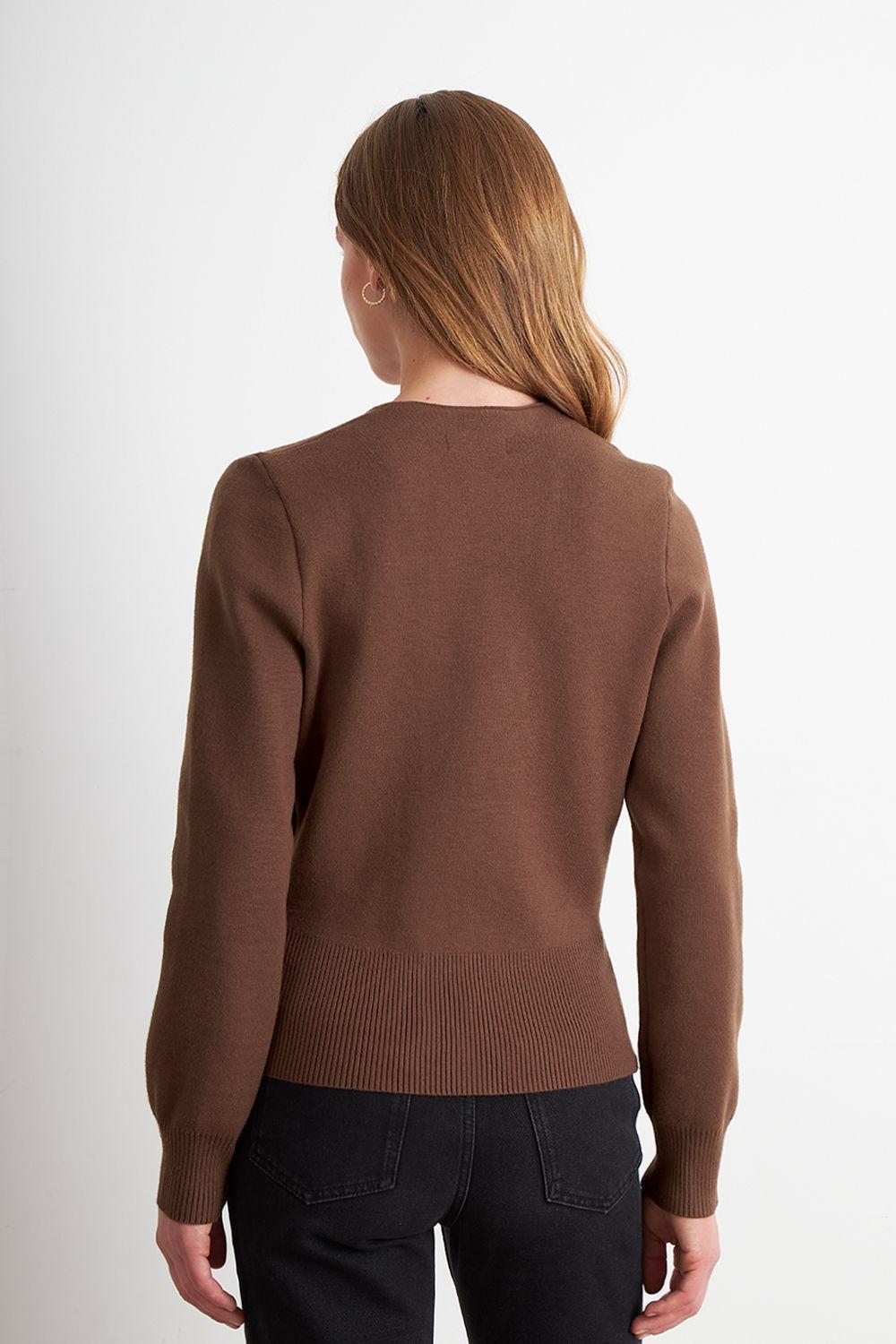 Cárdigan Cruzado con Botón Dorado Café Nicopoly-3