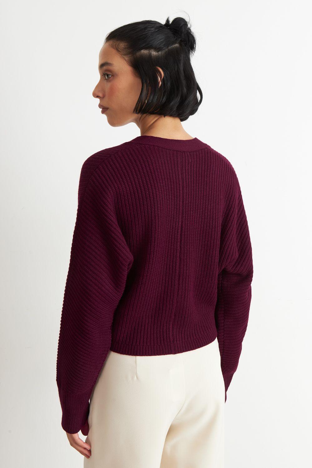 Cárdigan Cuello V con 3 Botones Burdeo Nicopoly-3