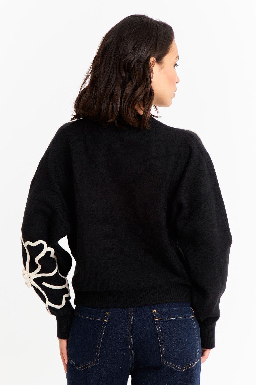 Sweater Diseño Flores Negro Nicopoly-3
