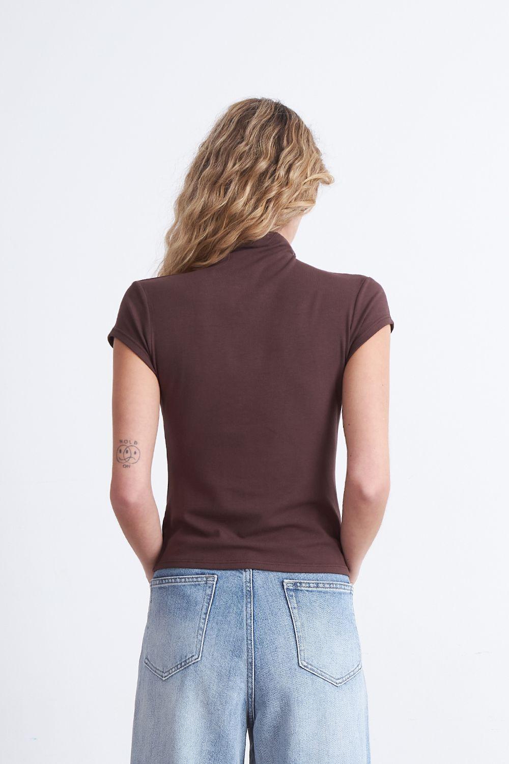 Polera Manga Corta Cuello Alto Café Nicopoly-3