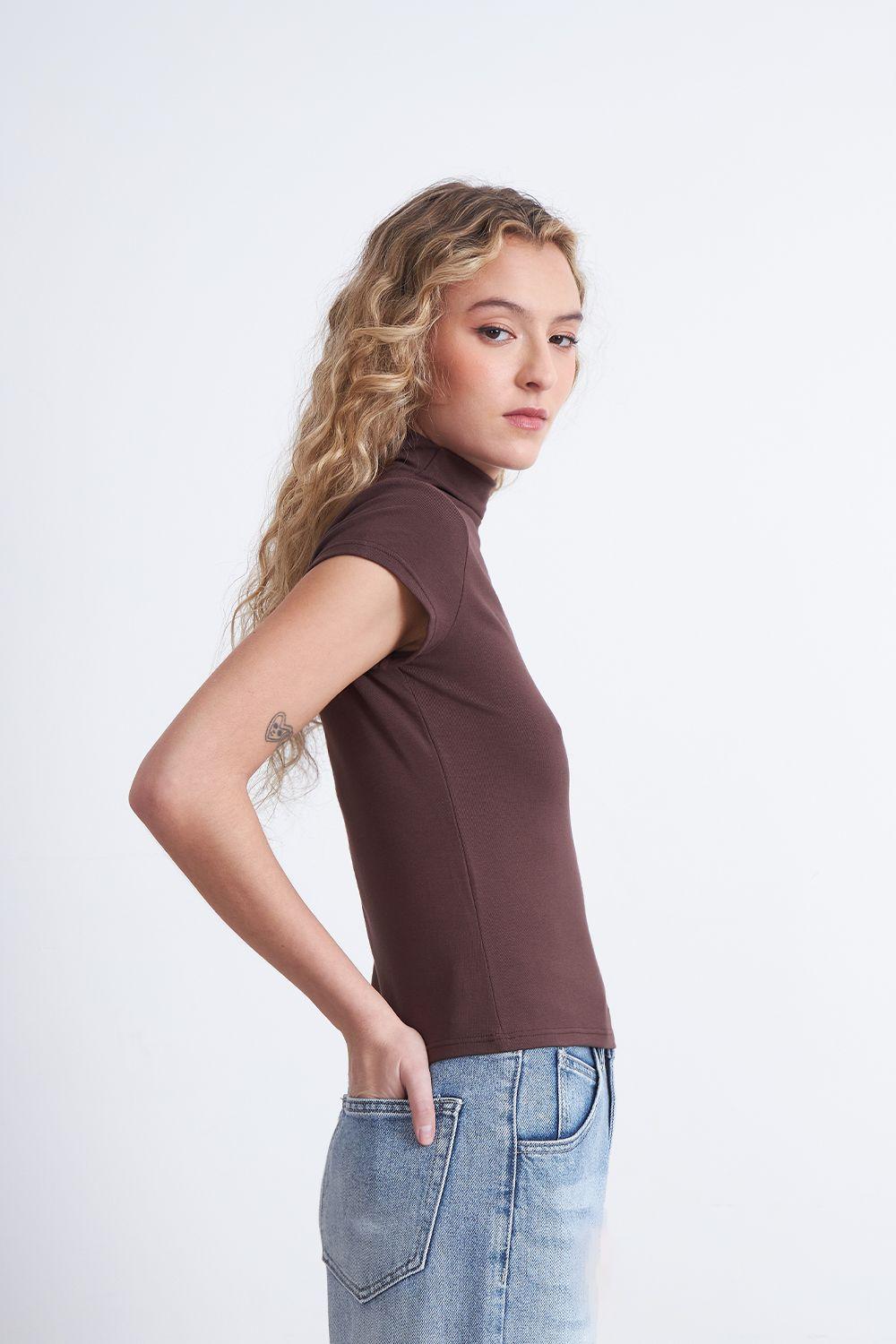 Polera Manga Corta Cuello Alto Café Nicopoly-0