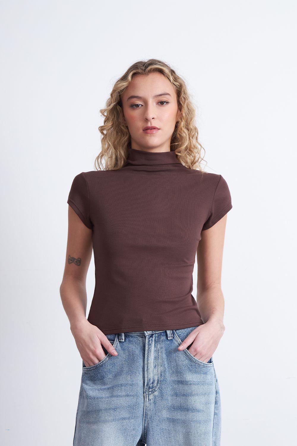 Polera Manga Corta Cuello Alto Café Nicopoly-2
