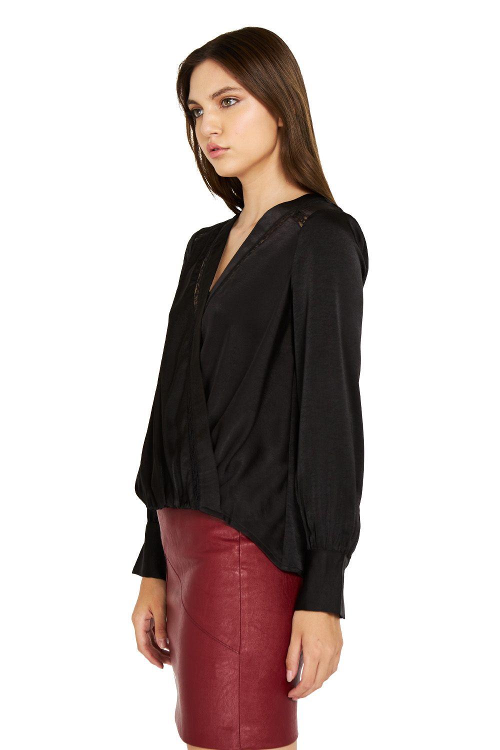 Blusa Detalles Encaje Negro Nicopoly-2