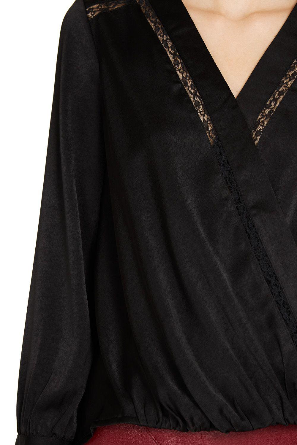 Blusa Detalles Encaje Negro Nicopoly-4