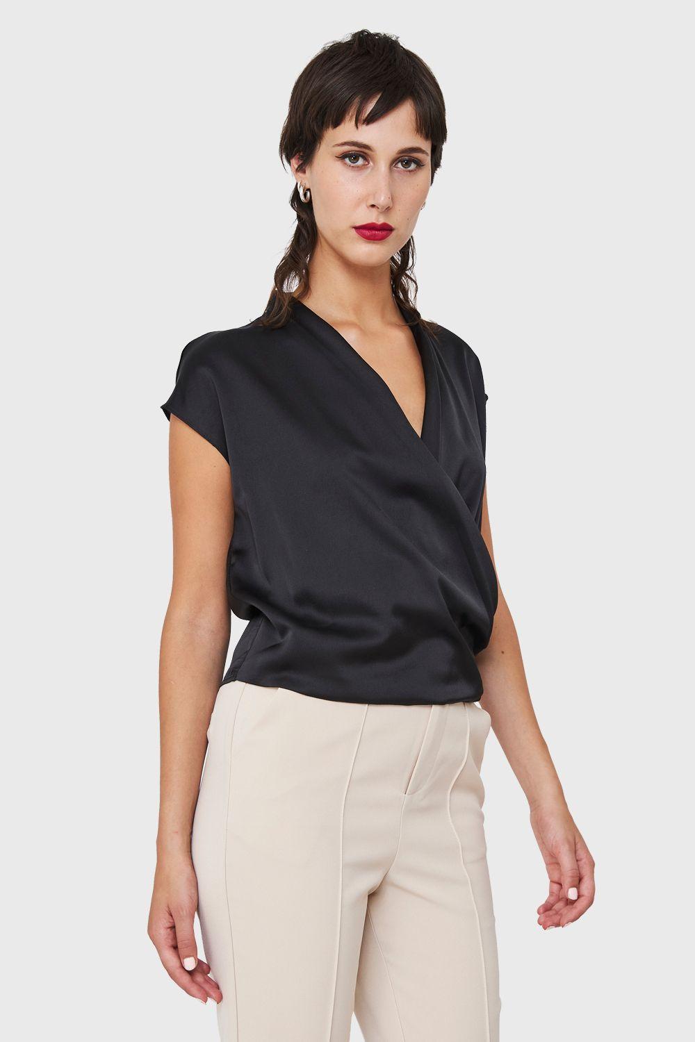 Blusa Efecto Cruzado Tipo Satín Negro Nicopoly-2