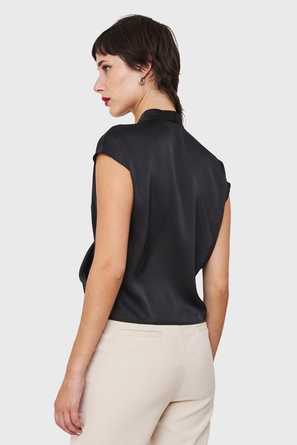 Blusa Efecto Cruzado Tipo Satín Negro Nicopoly-3