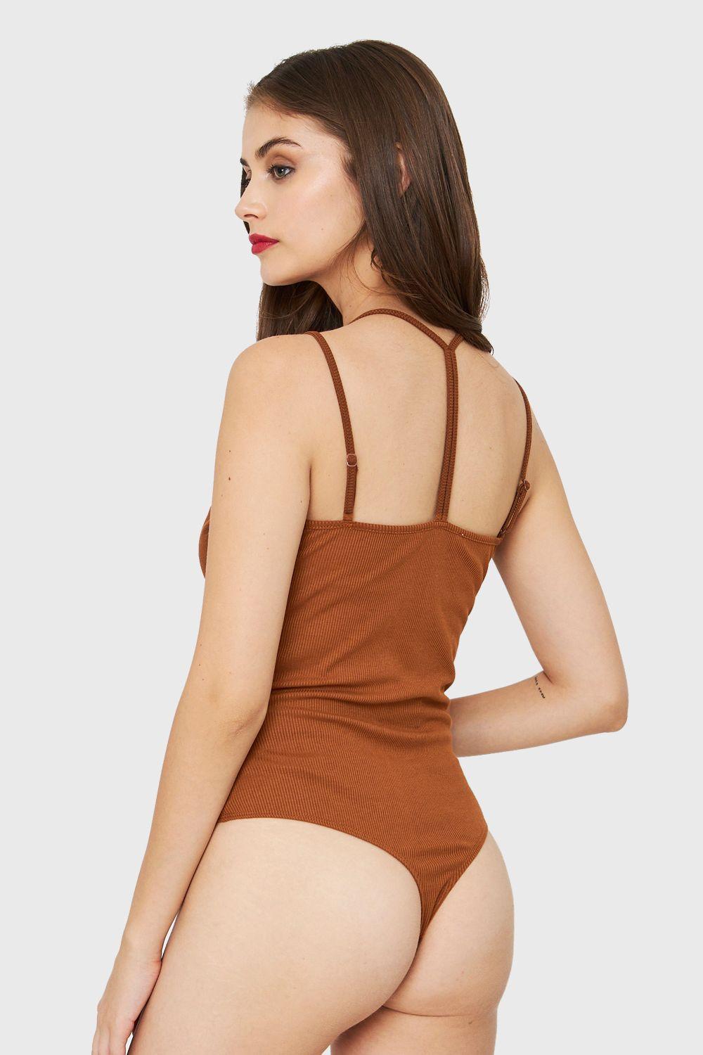 Body Escote V Acanalado Café Nicopoly-3
