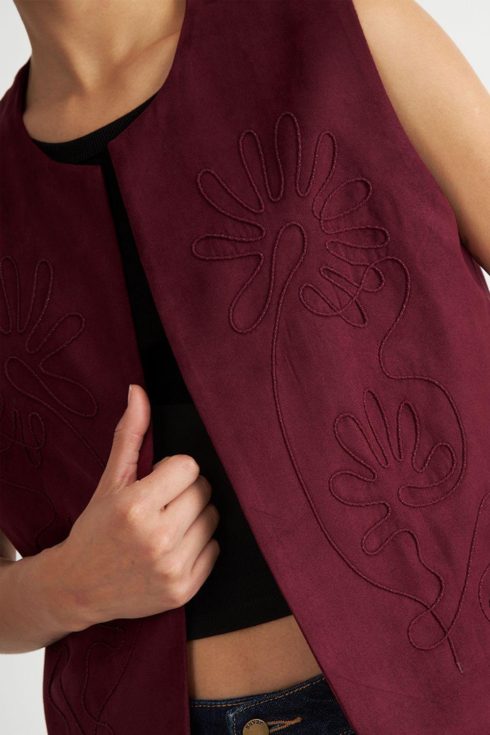 Vest Tipo Gamuza Bordado Burdeo Nicopoly-5