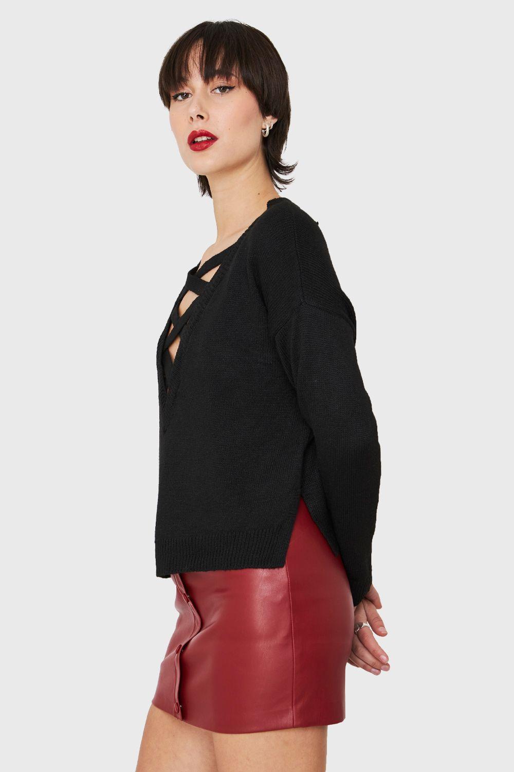 Sweater Escote Lace Up Negro Nicopoly-2