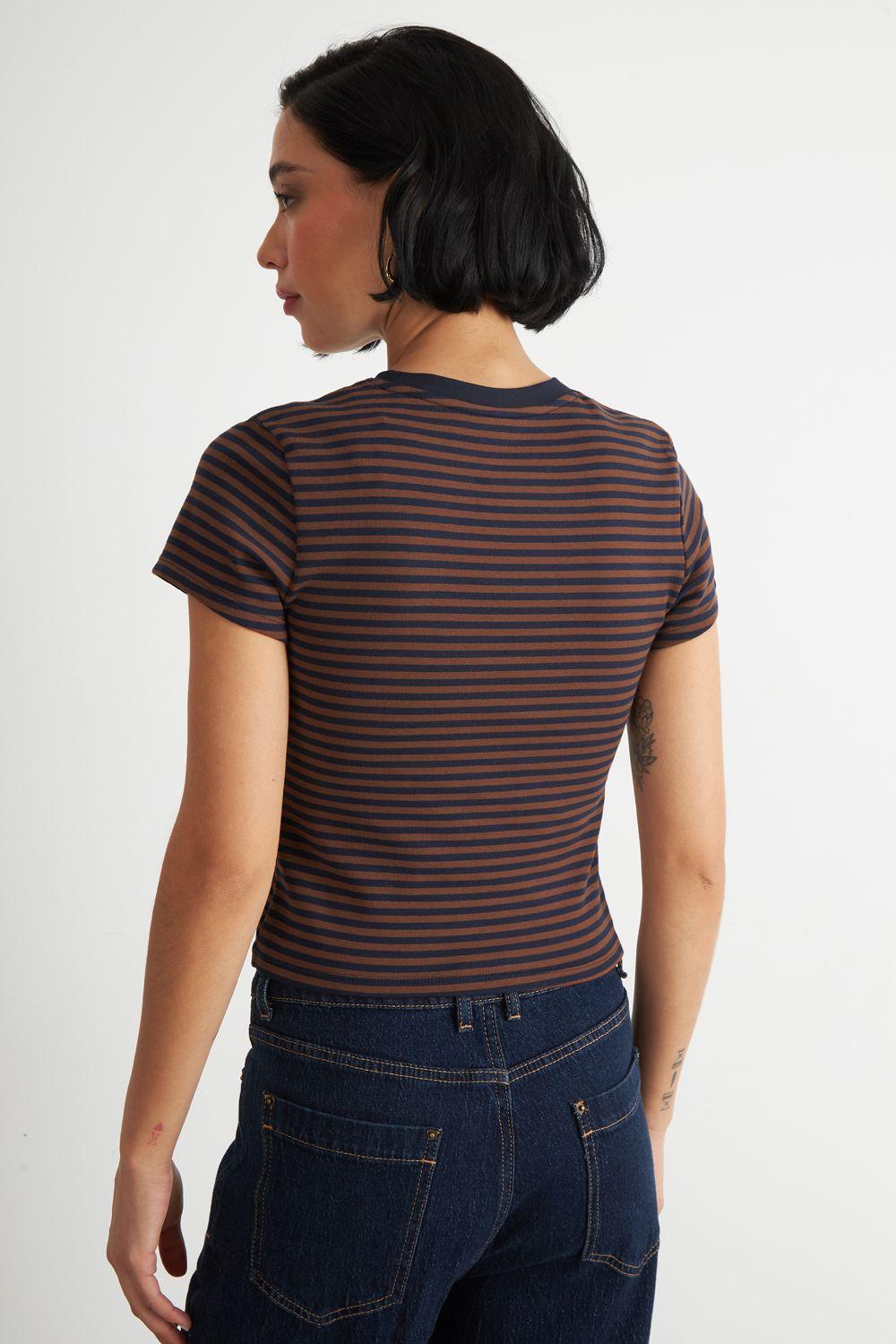 Polera Básica Cuello Redondo Líneas Café Nicopoly-3