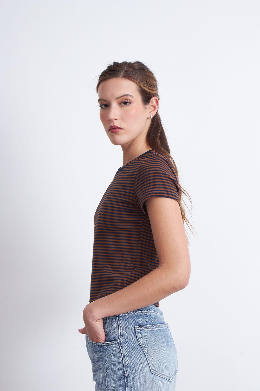 Polera Básica Cuello Redondo Líneas Café Nicopoly-2