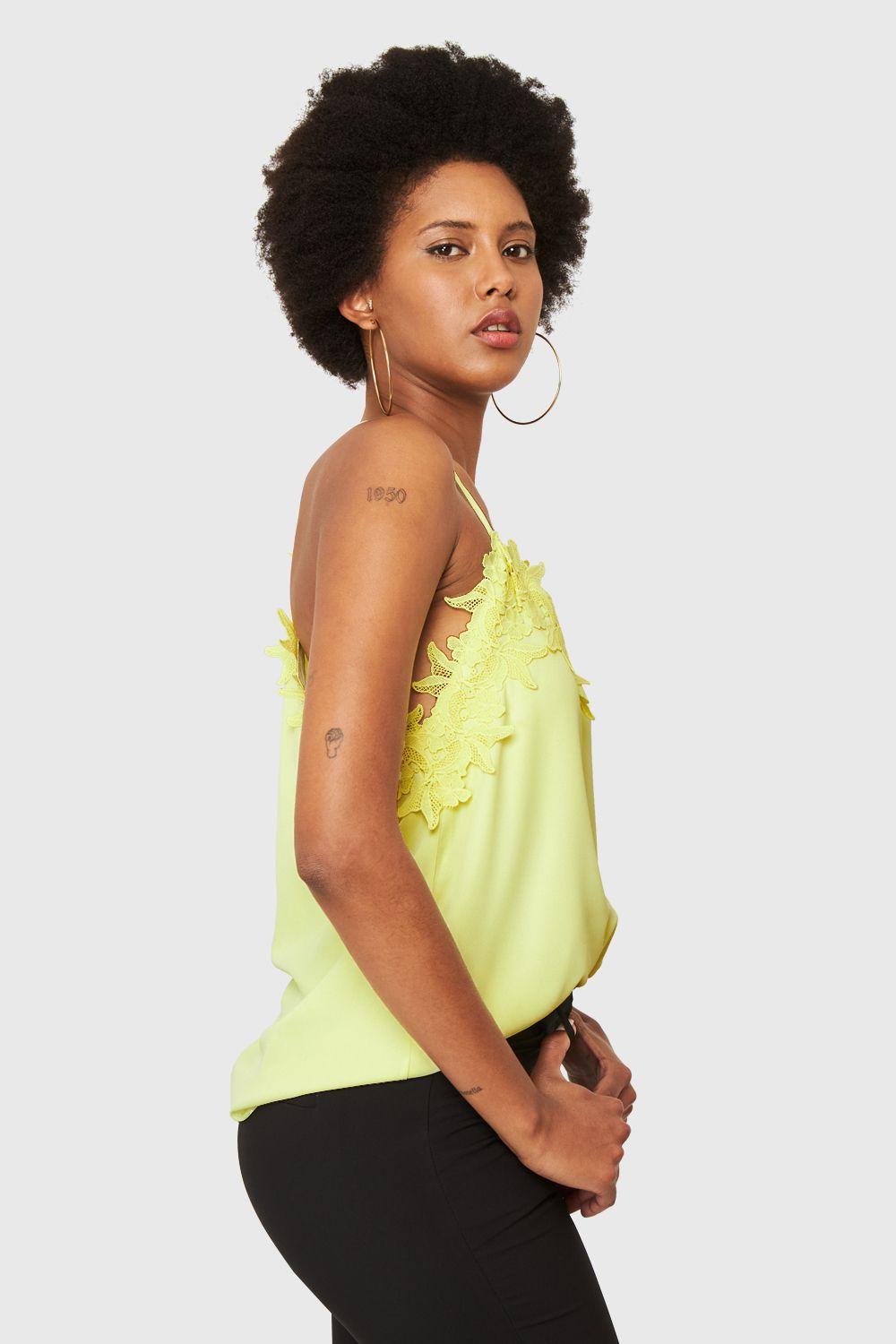 Blusa Escote Flores Amarillo Nicopoly-2