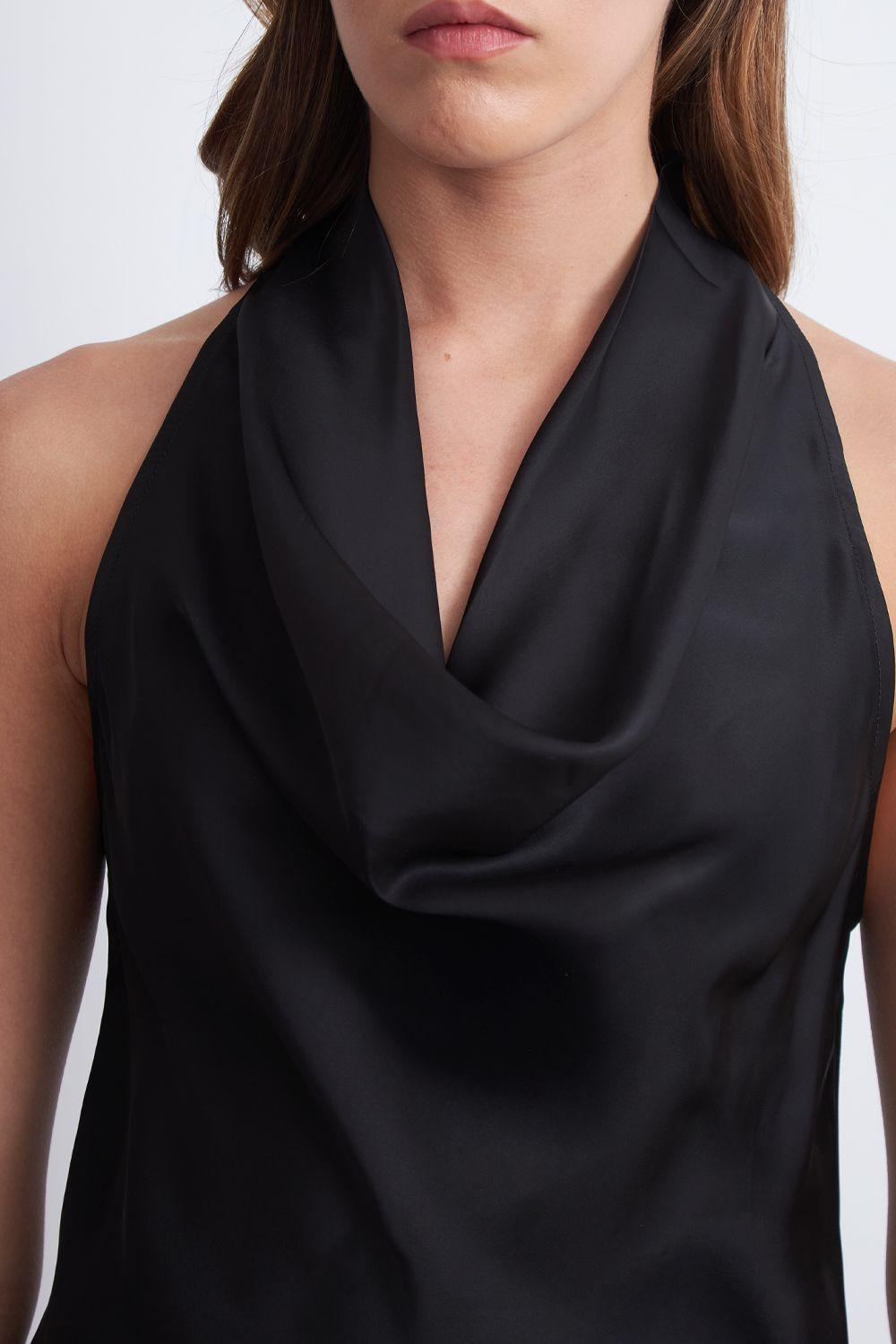 Blusa Drapeada Tipo Satín con Corbatín Negro Nicopoly-6
