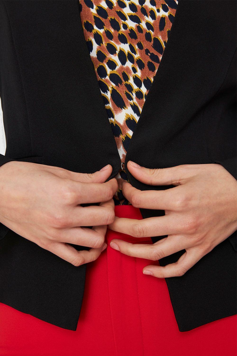 Blazer Entallado Clásico Negro Nicopoly-5