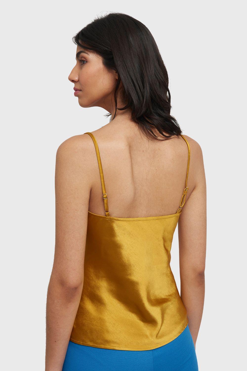 Top Tipo Satín Escote Drapeado Mostaza Nicopoly-3