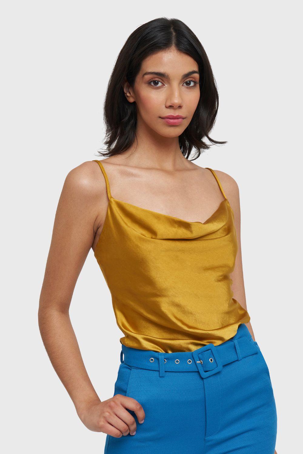 Top Tipo Satín Escote Drapeado Mostaza Nicopoly-4