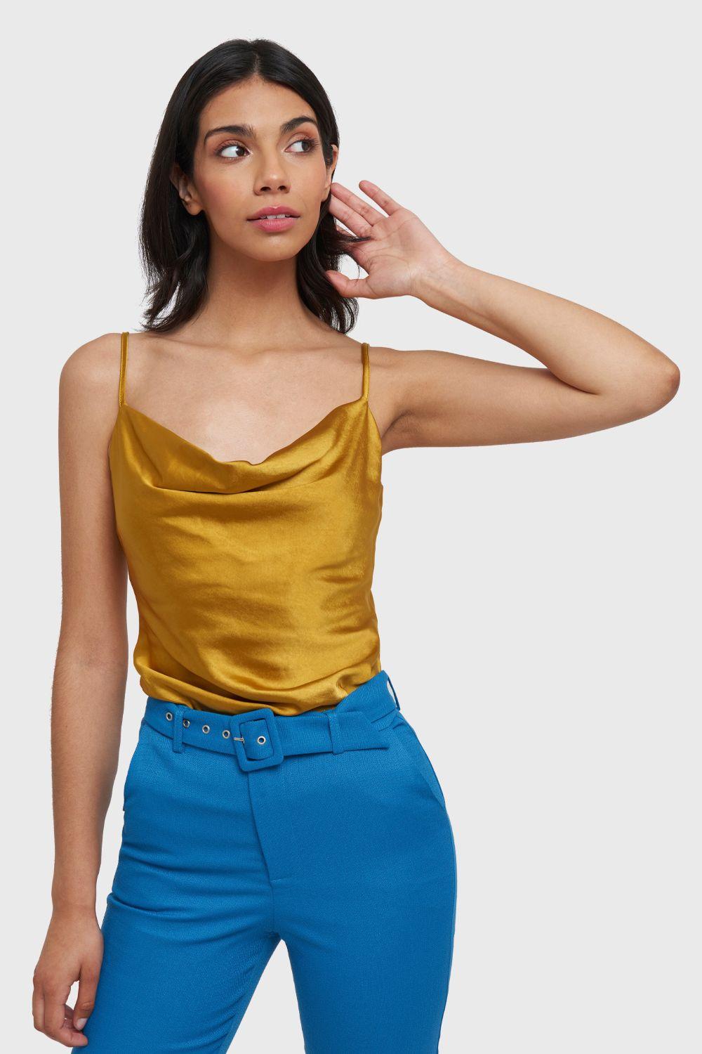 Top Tipo Satín Escote Drapeado Mostaza Nicopoly-0