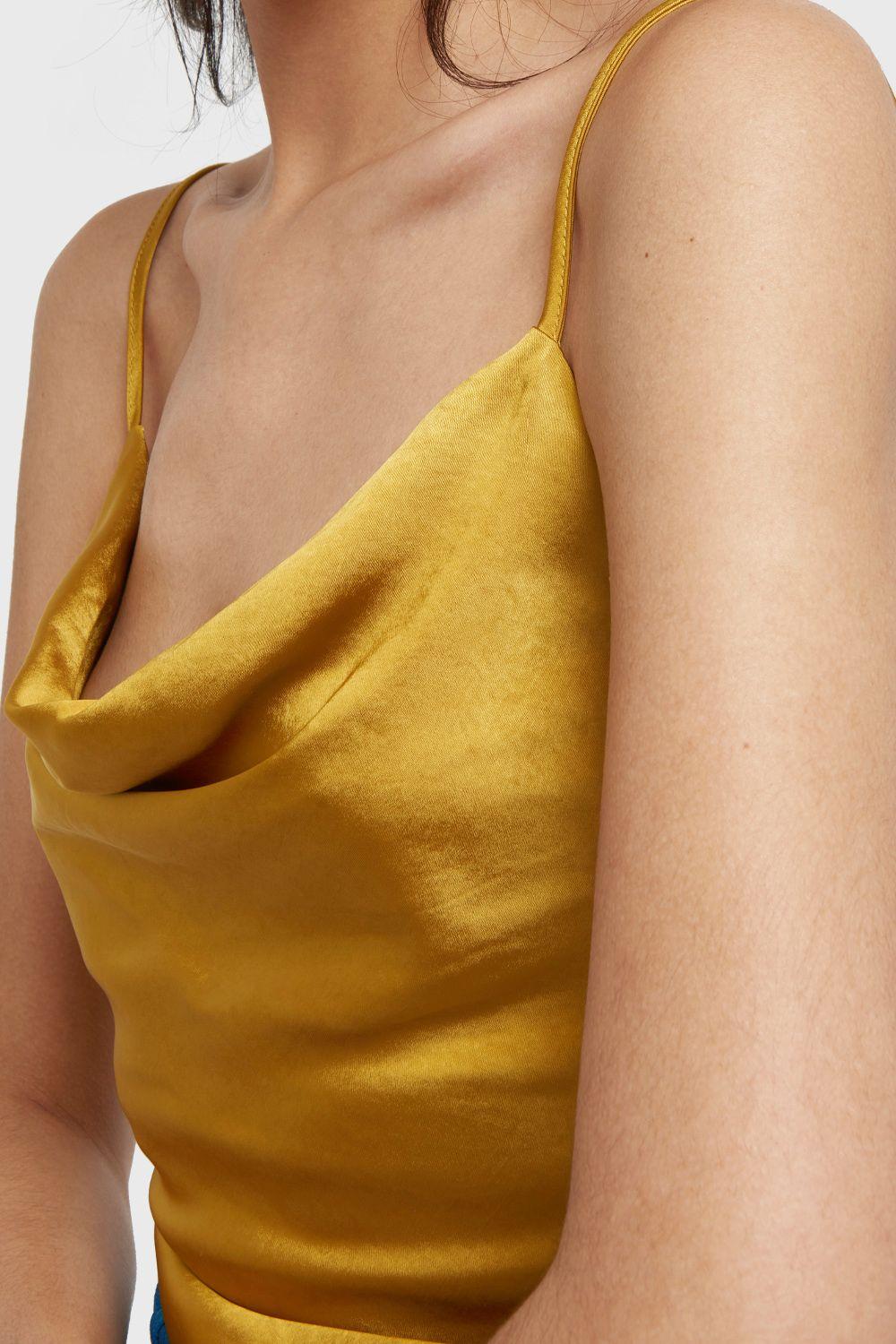 Top Tipo Satín Escote Drapeado Mostaza Nicopoly-5