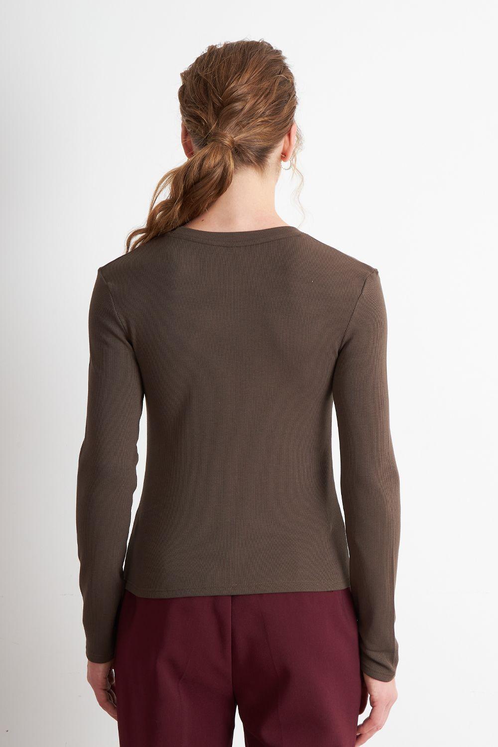 Polera Manga Larga Café Nicopoly-3