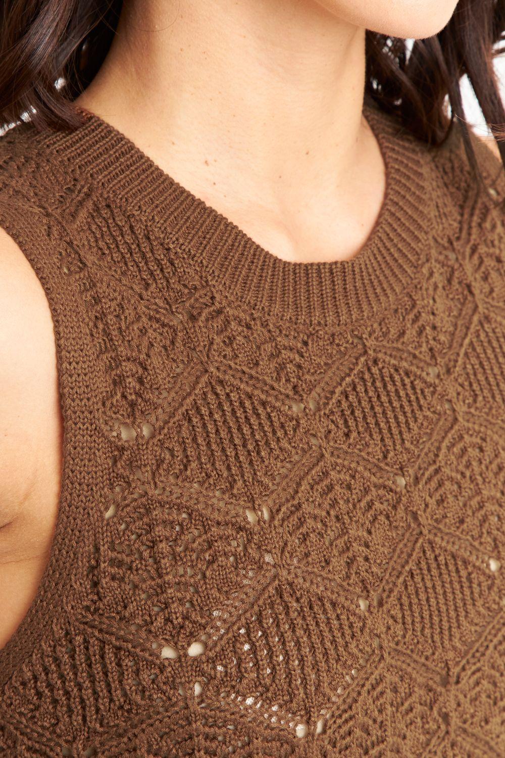 Polera Sin Mangas Tipo Crochet Café Nicopoly-5