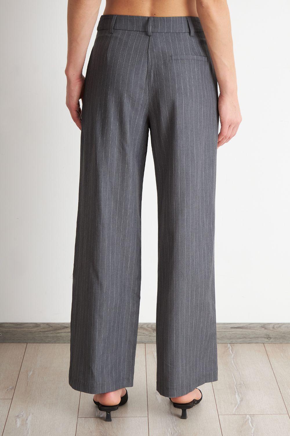 Pantalón de Pierna Recta Raya Diplomática Gris Nicopoly-3