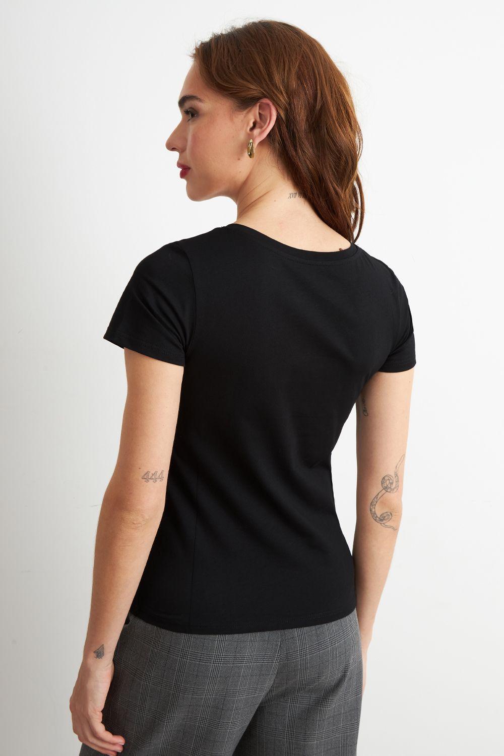 Polera Escote en V Básica Negro Nicopoly-3
