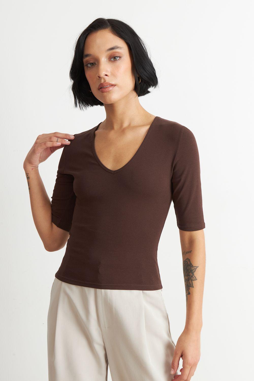 Polera Manga Corta Cuello Tipo U Café Nicopoly-0