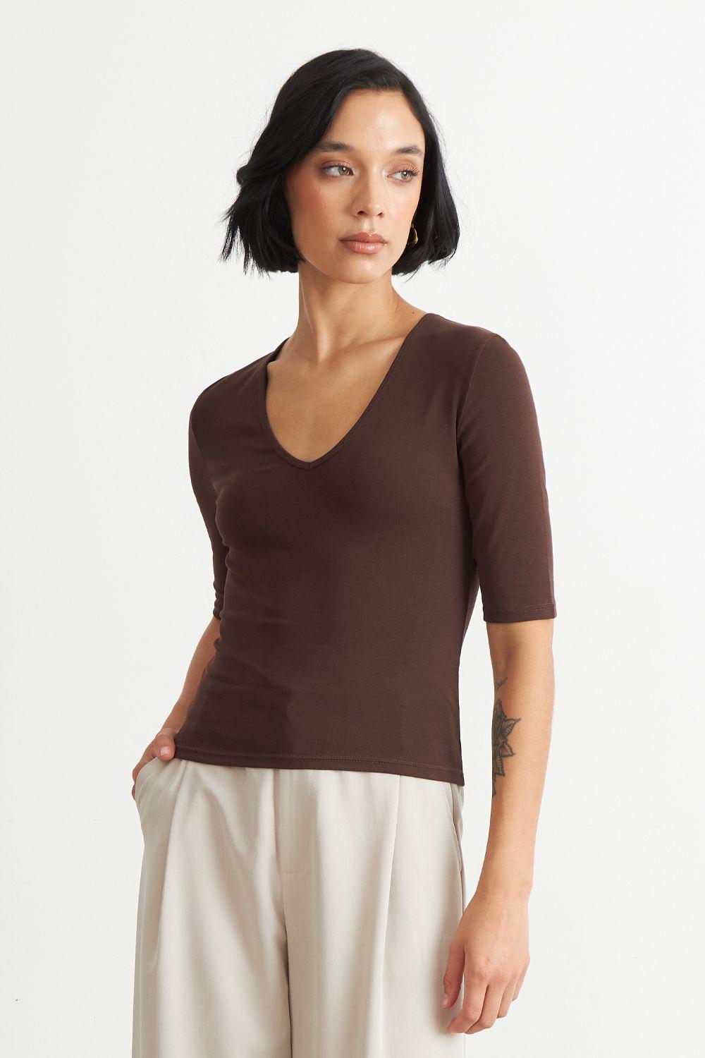 Polera Manga Corta Cuello Tipo U Café Nicopoly-2